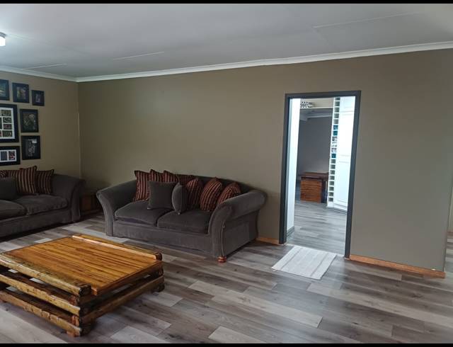 5 BEDROOM HOUSE FOR SALE IN SECUNDA CENTRAL